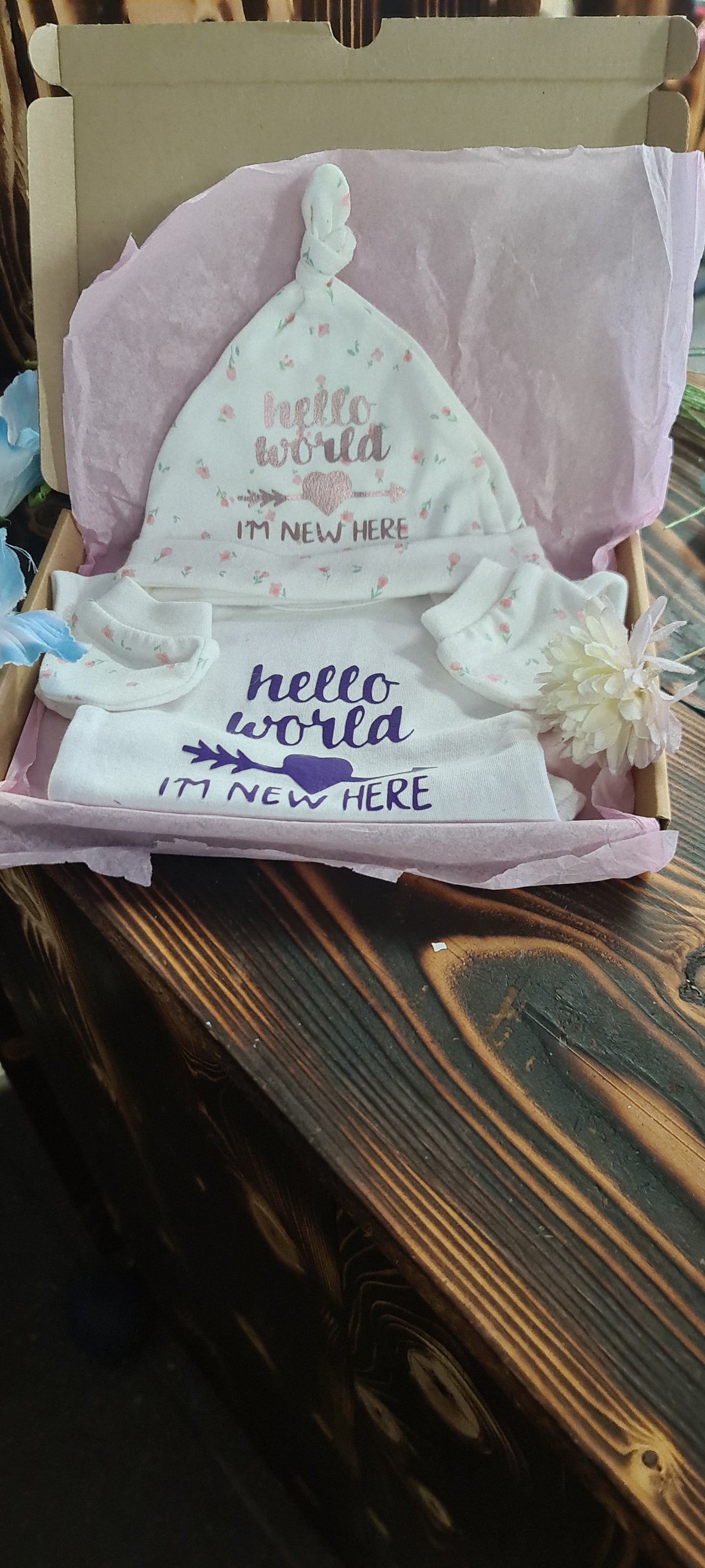 Hello World -IM NEW HERE Gift set