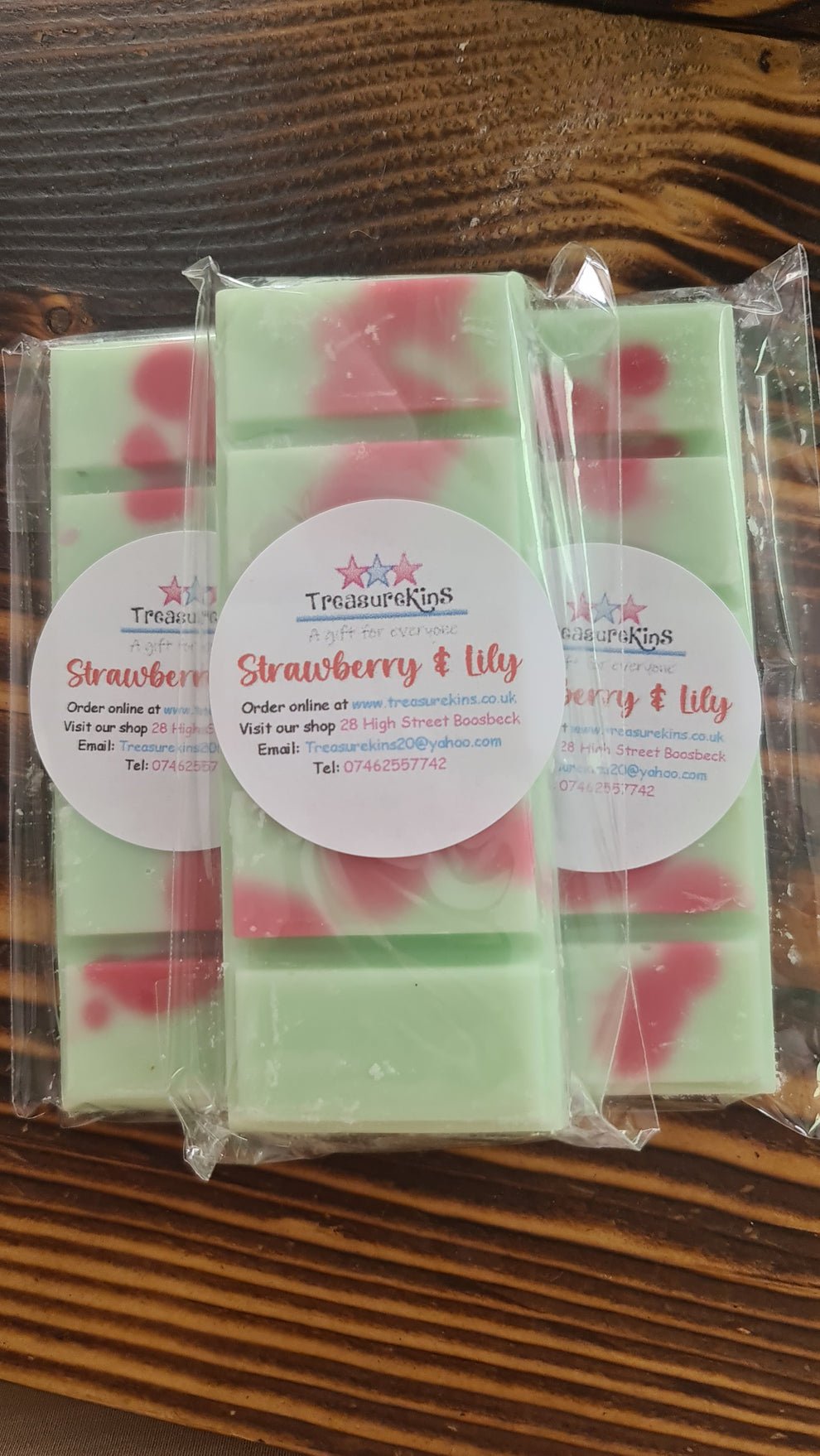 Strawberry & Lily scented soy wax melts